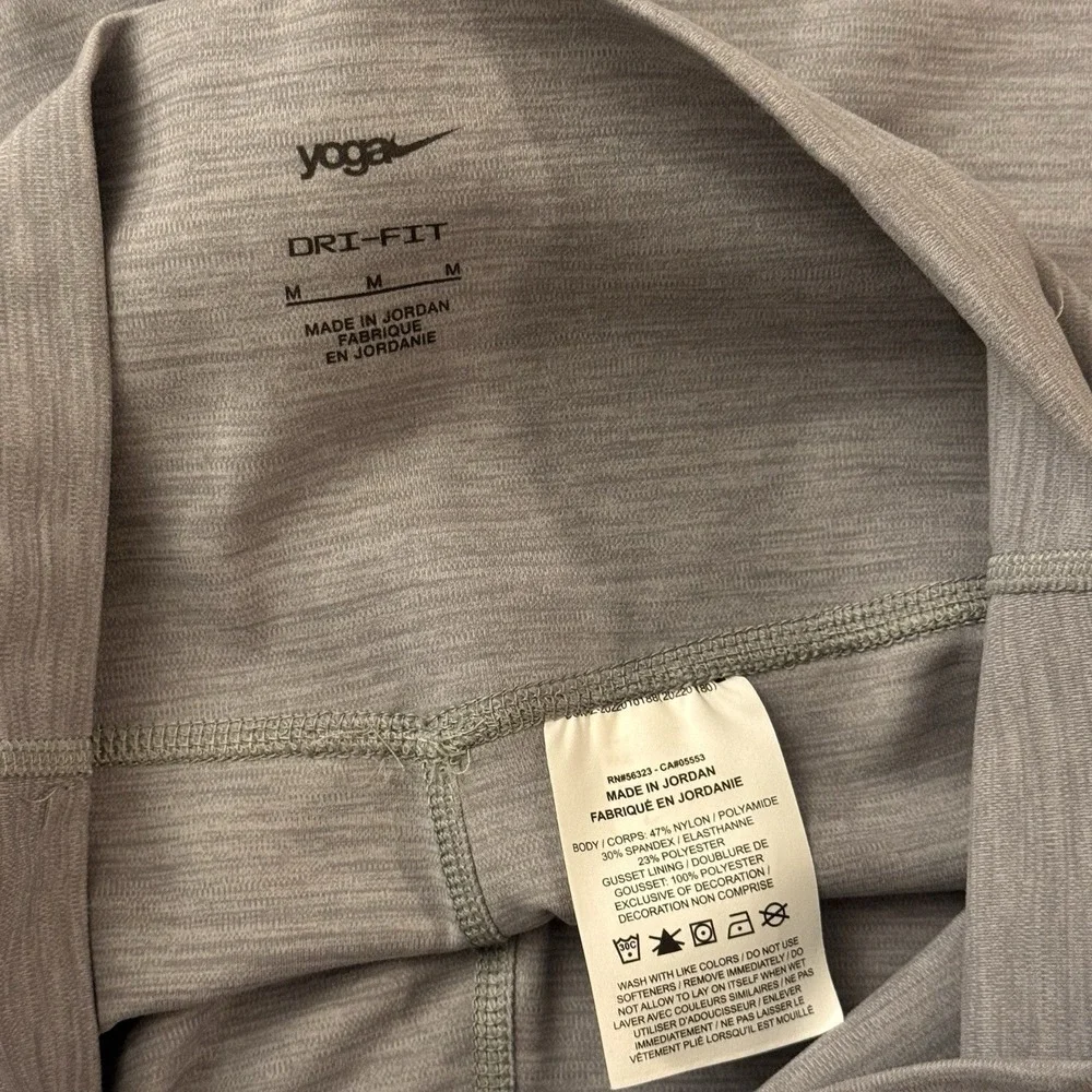 Nike Dri Fit Yoga Gray Shorts Size Medium Gray Women's Biker Workout Activewear